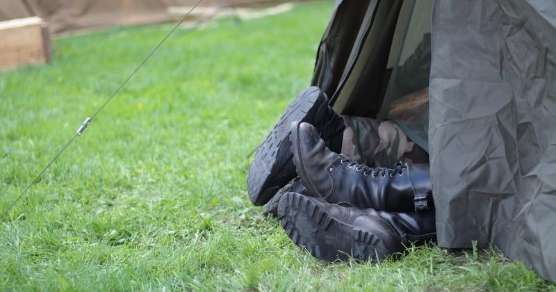 La liste complète des équipements essentiels pour un bivouac réussi dans la nature