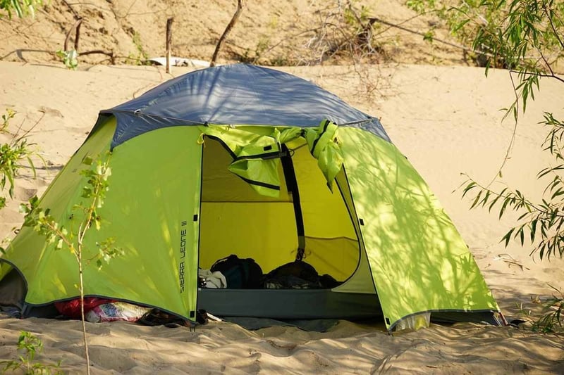 Préparer un week-end camping en amoureux en Ardèche : nos astuces