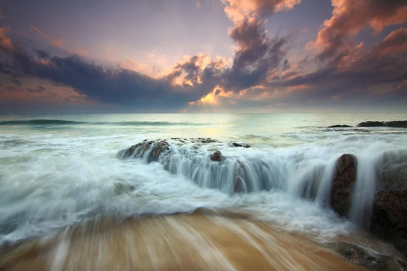 La plage croate cachée derrière une cascade